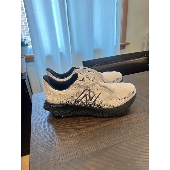 New Balance White Athletic Shoes with Chunky Silhouette - Picture 1 of 10